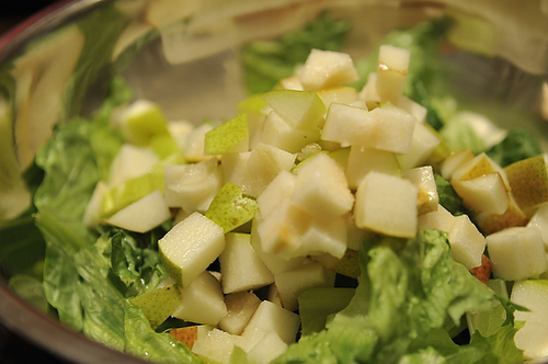 Arugula, Pear and Goat Cheese Salad with Pomegranate Vinaigrette
