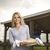 Holding_pot_pie