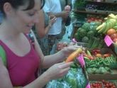 Holly_at_farmers_market
