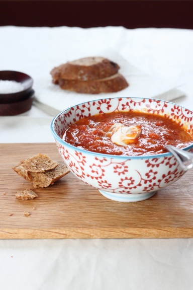 Fiery roasted tomato soup