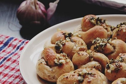 The Softest Garlic Knots Ever