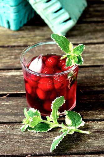 Pineapple Mint Wine Spritzer with Raspberries