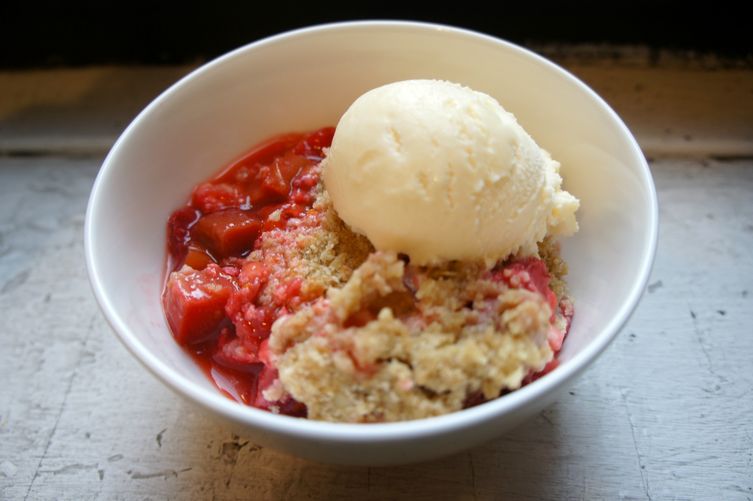 Strawberry Rhubarb Crisp