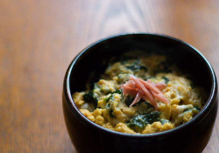 Japanese omelette with Wakame on Rice (Wakame Tamago-toji Donburi)