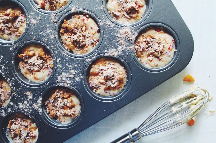 Peach and Raspberry Muffins with Cinnamon Honey Crumble