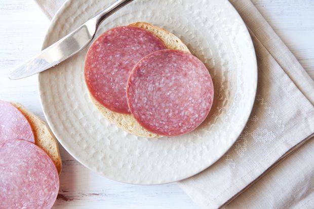 Bagel_salami_1