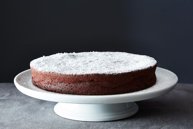 2014-0415_jenny_flourless-chocolate-cake-008