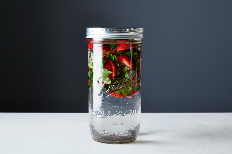 2014-0520_kc_strawberry-water-031