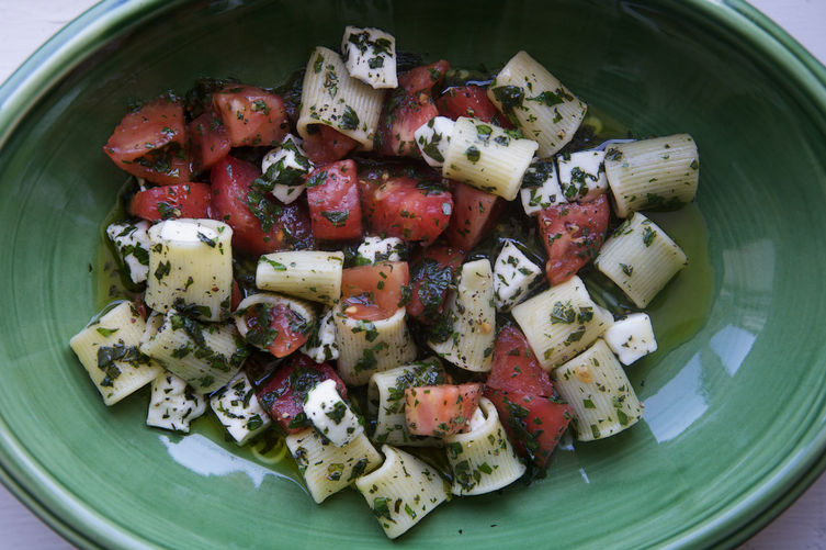 Mezi_rigatoni_with_tomatoes_lots_of_herbs__amp__mozzarella