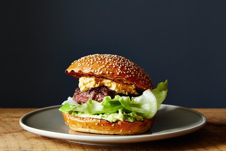 2014-0715_bacon-stuffed-burgers-with-pimento-cheese-and-avocado-005