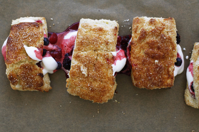 Biscuitswithsummerfruit2