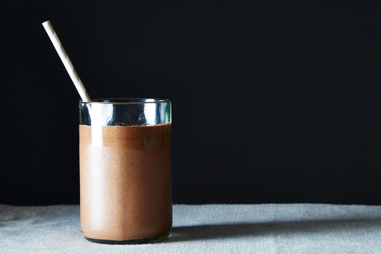 The Best -- And Easiest -- Vegan Chocolate Milkshake