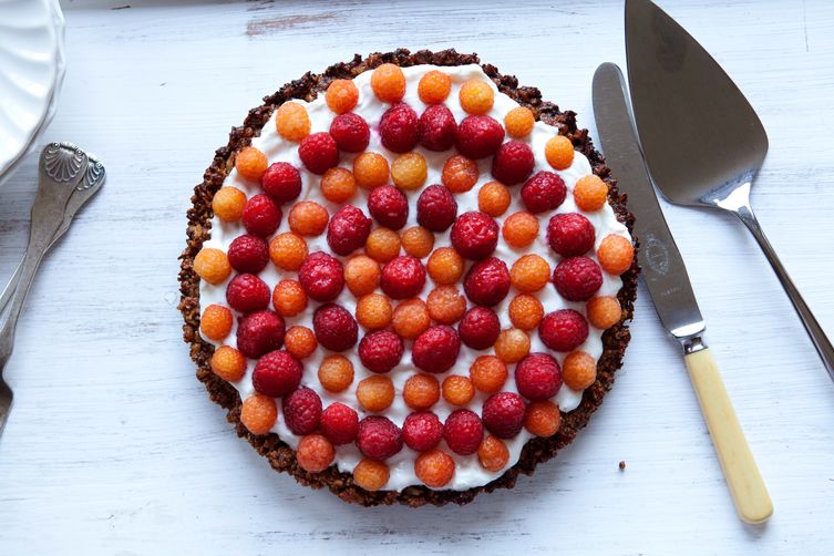 Pecan-Crusted Yogurt and Berry Breakfast Tart
