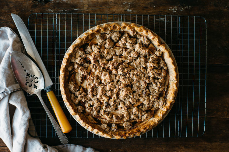 A Gluten-Free Apple Crumble Pie to Keep All Your Guests Fed