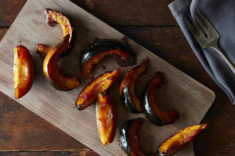 Sweet, Spicy, 5-Ingredient Acorn Squash