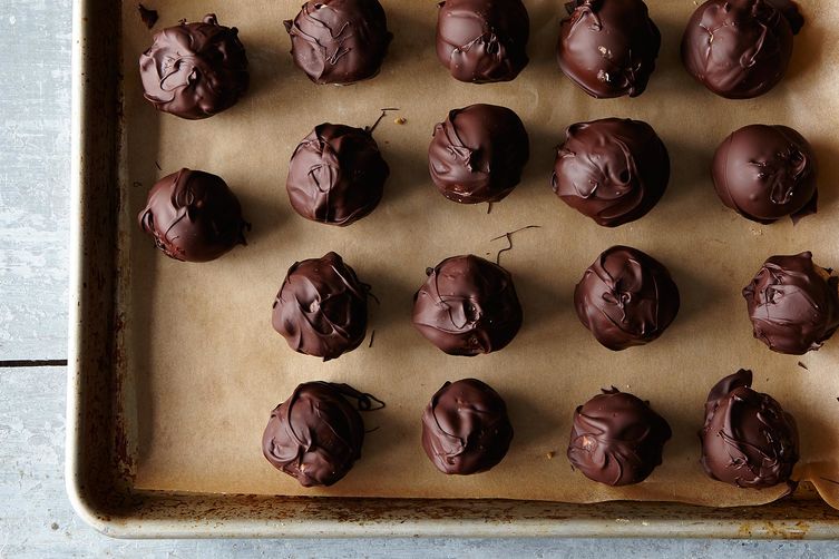 No-Bake, 5-Ingredient Chocolate Bon Bons