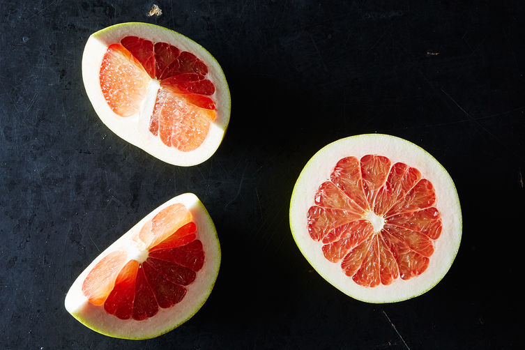 Pomelos and the Best Ways to Eat Them