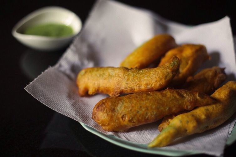 How to Make Mulaku Bajji (Jalapeño Fritters with Mint Chutney)